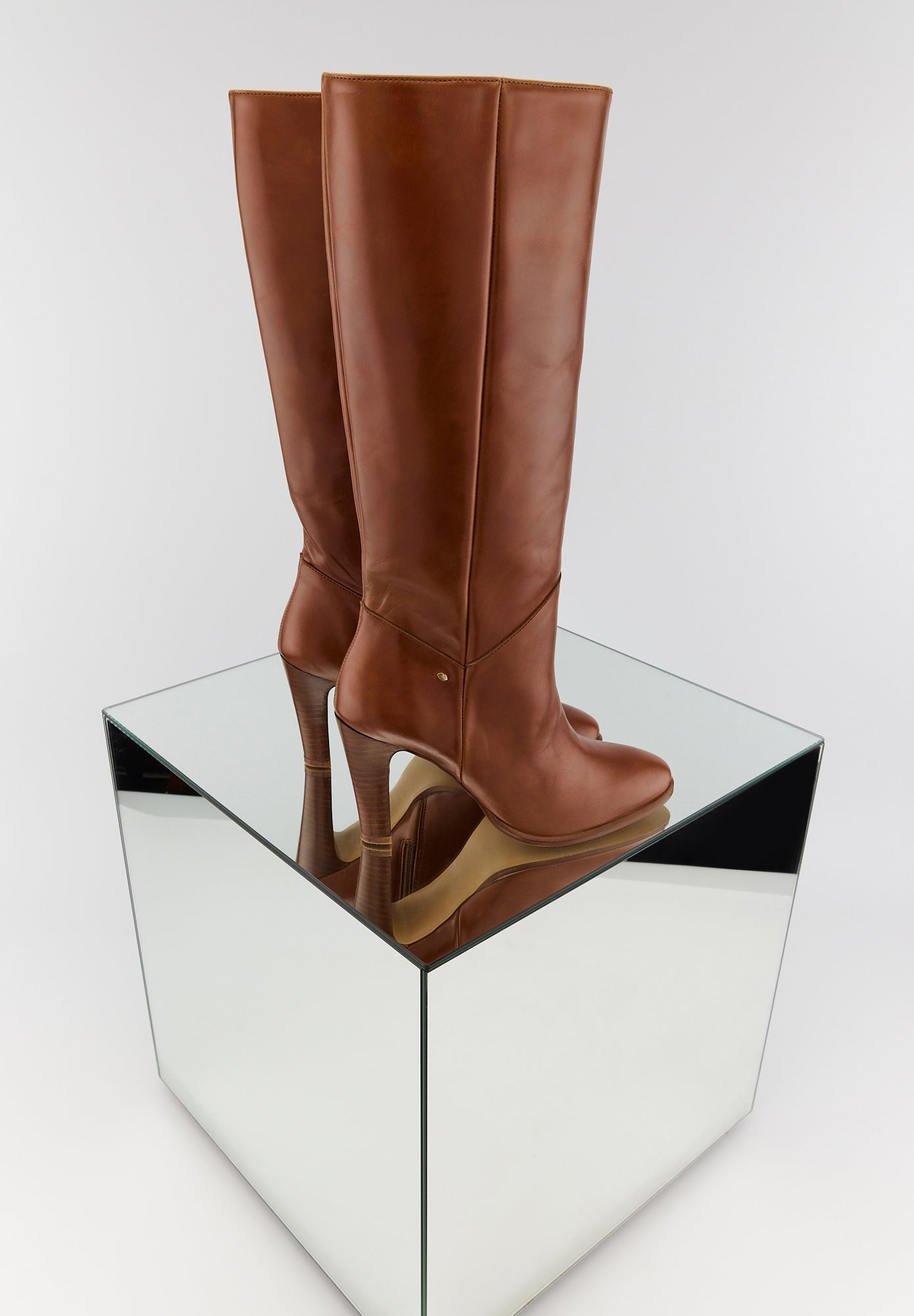 Adele-Leather Cognac