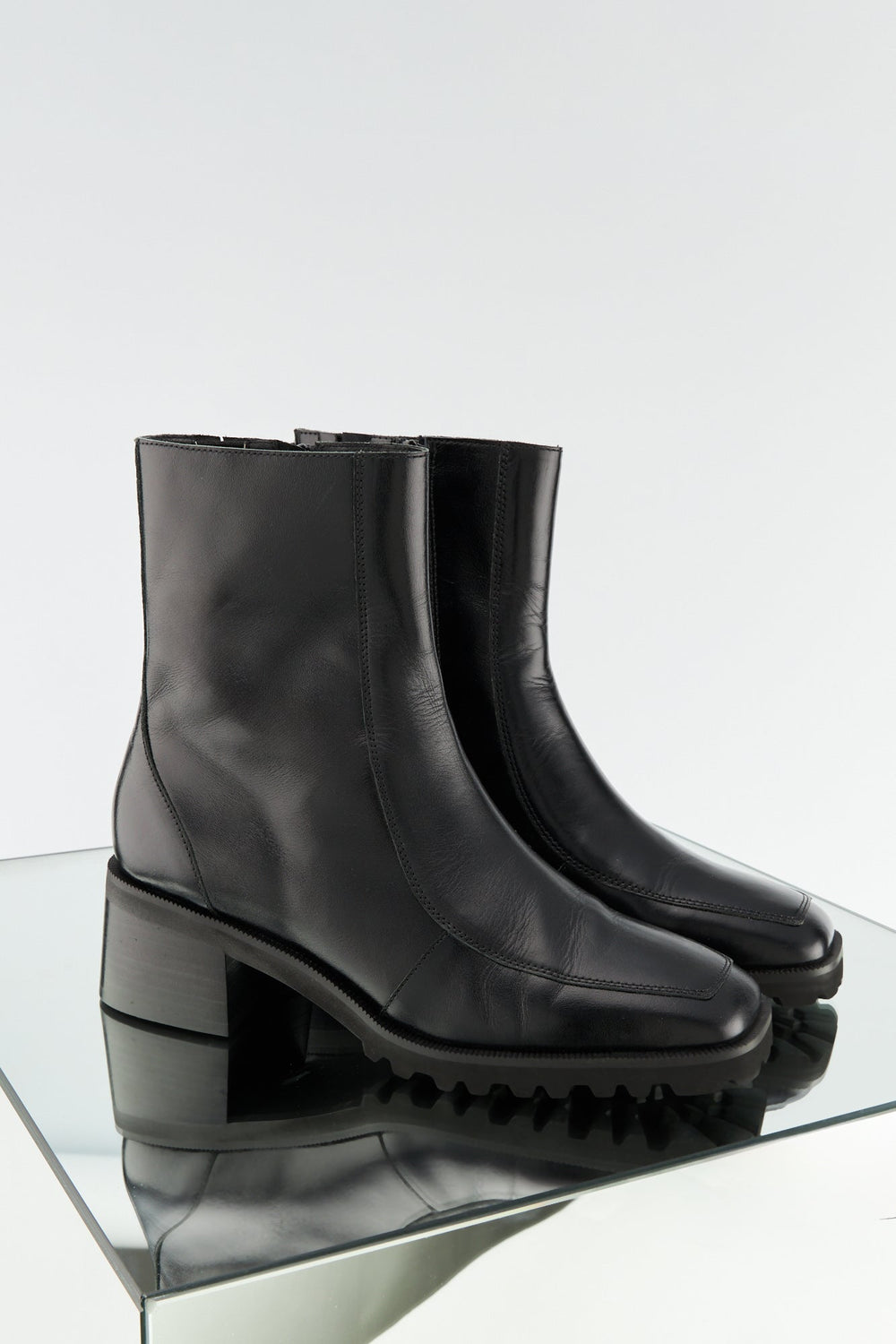 Aria-Black Leather