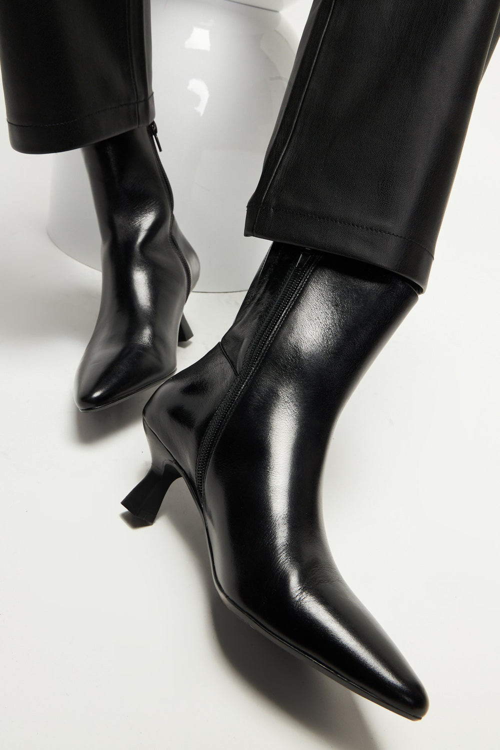 Clarisse-Black Leather