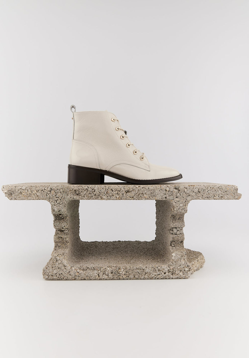 Paulette-Beige Shiny Leather